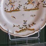 Moustiers scalloped plate in very good condition.