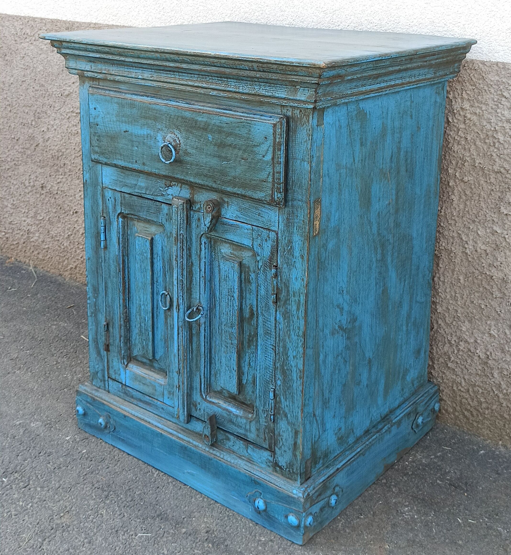 Meuble d'appoint en bois ancien bleu