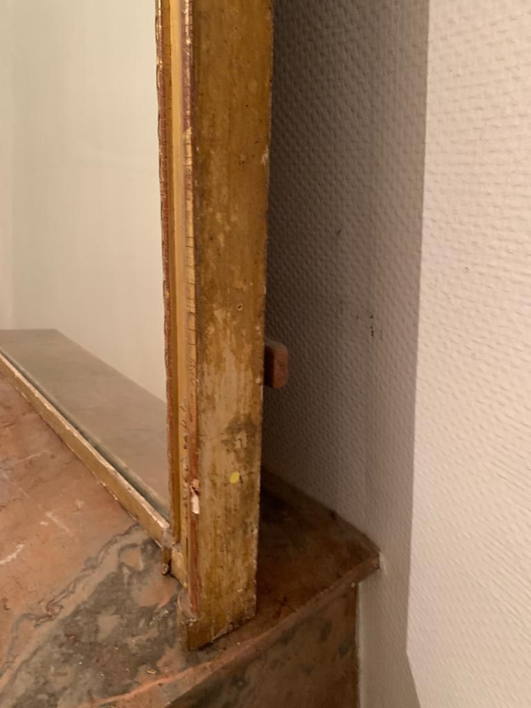 Nineteenth century mirror in wood and stucco gilded with rich gold leaf ornamentation, 101x127 cm