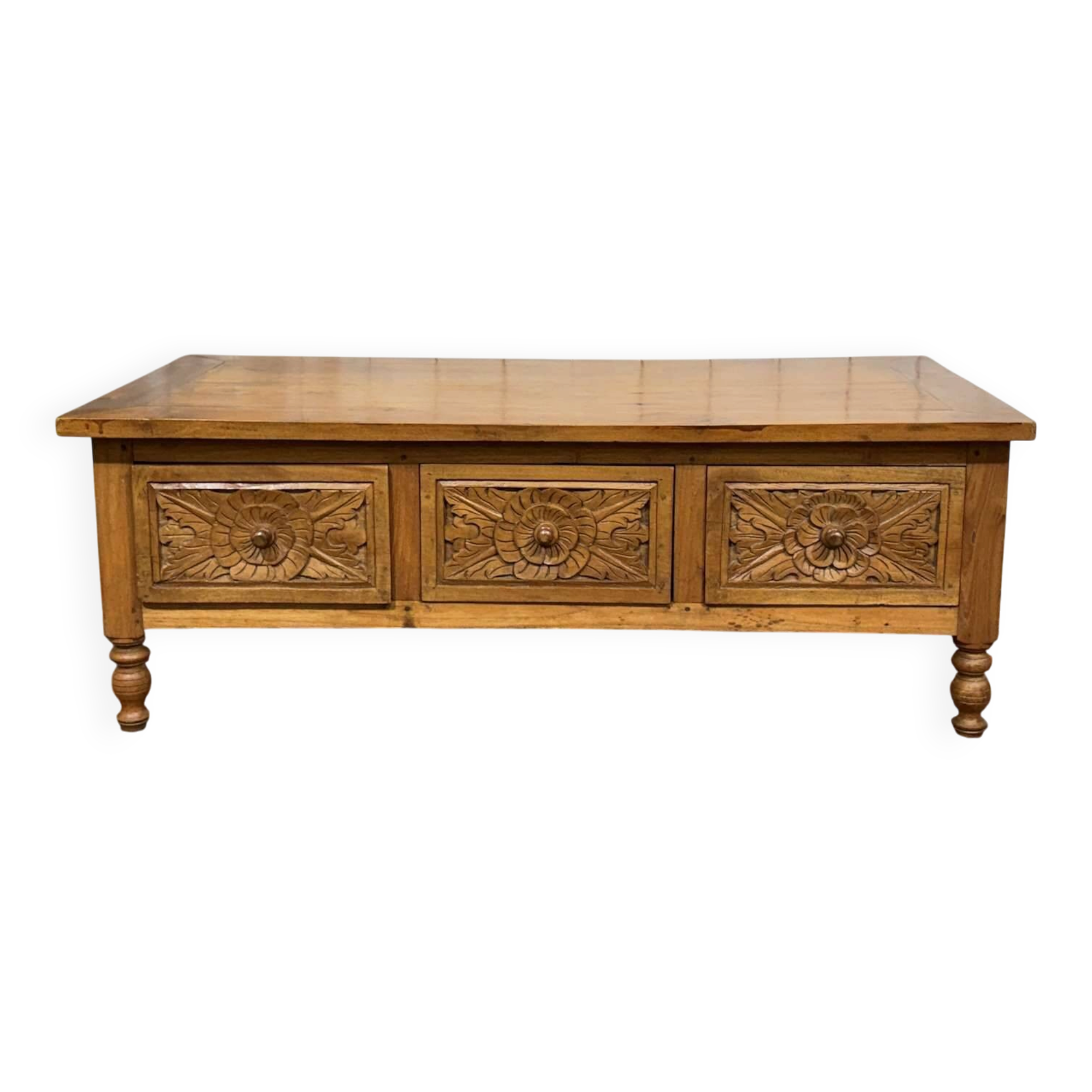 Teak coffee table, Indian craftsmanship from the 1970s.
