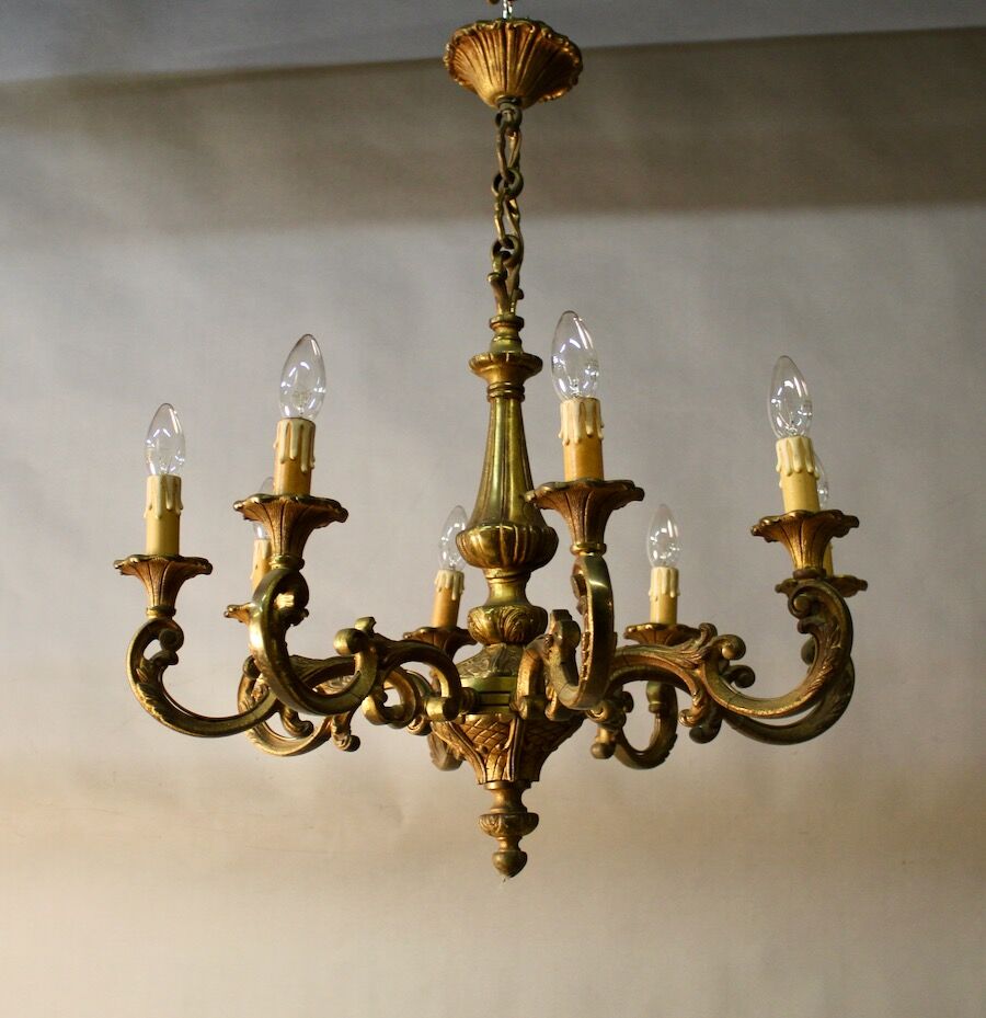 Lustre en bronze à 8 bras de lumière