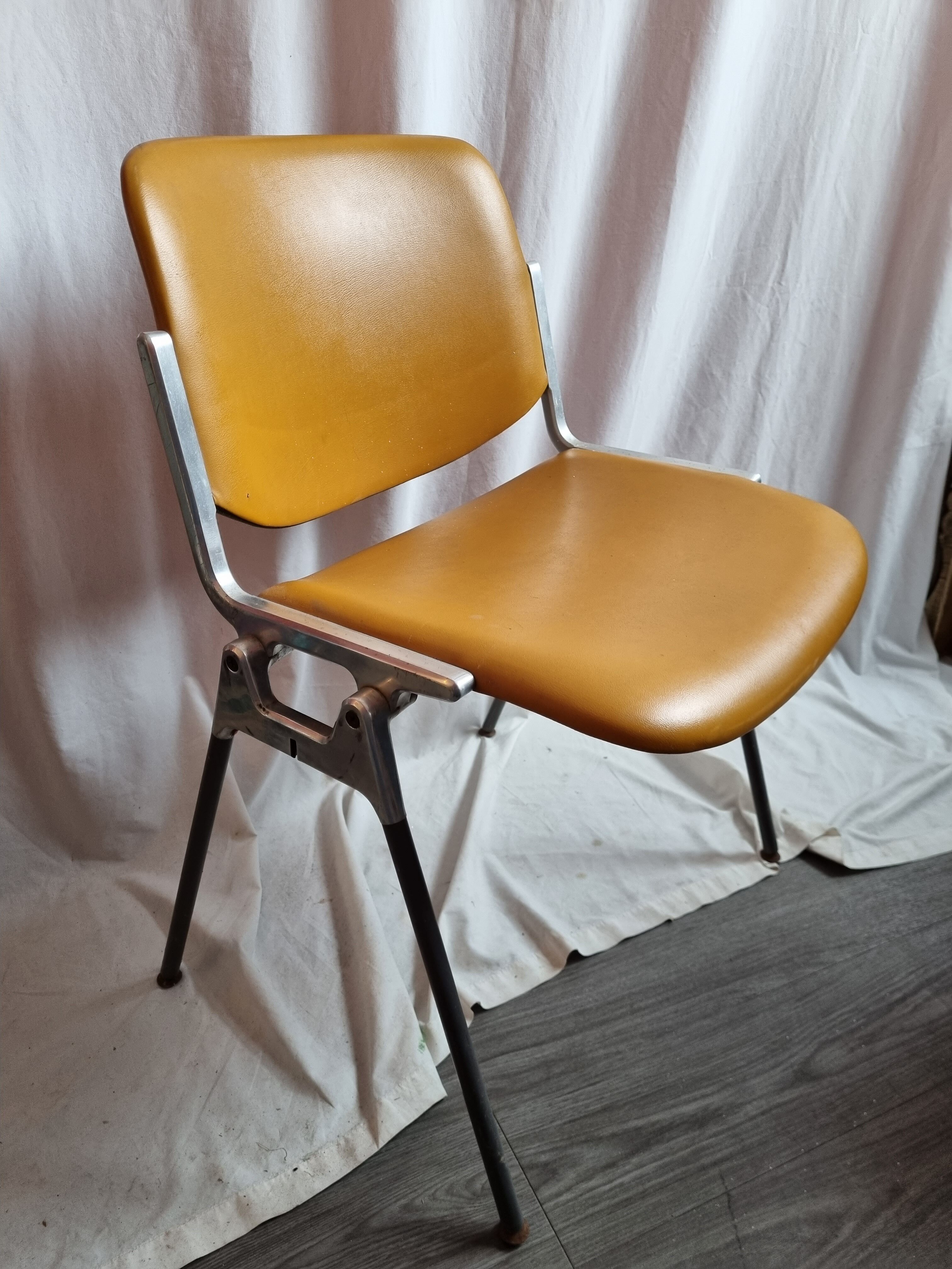 Chaises cuir DSC106 de G Piretti éditions Castelli de 1970