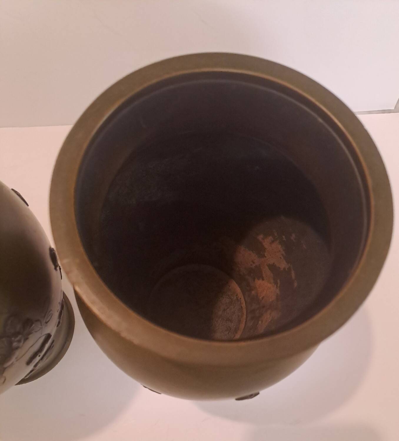 Pair of Asian vases in bronze, late 19th century.