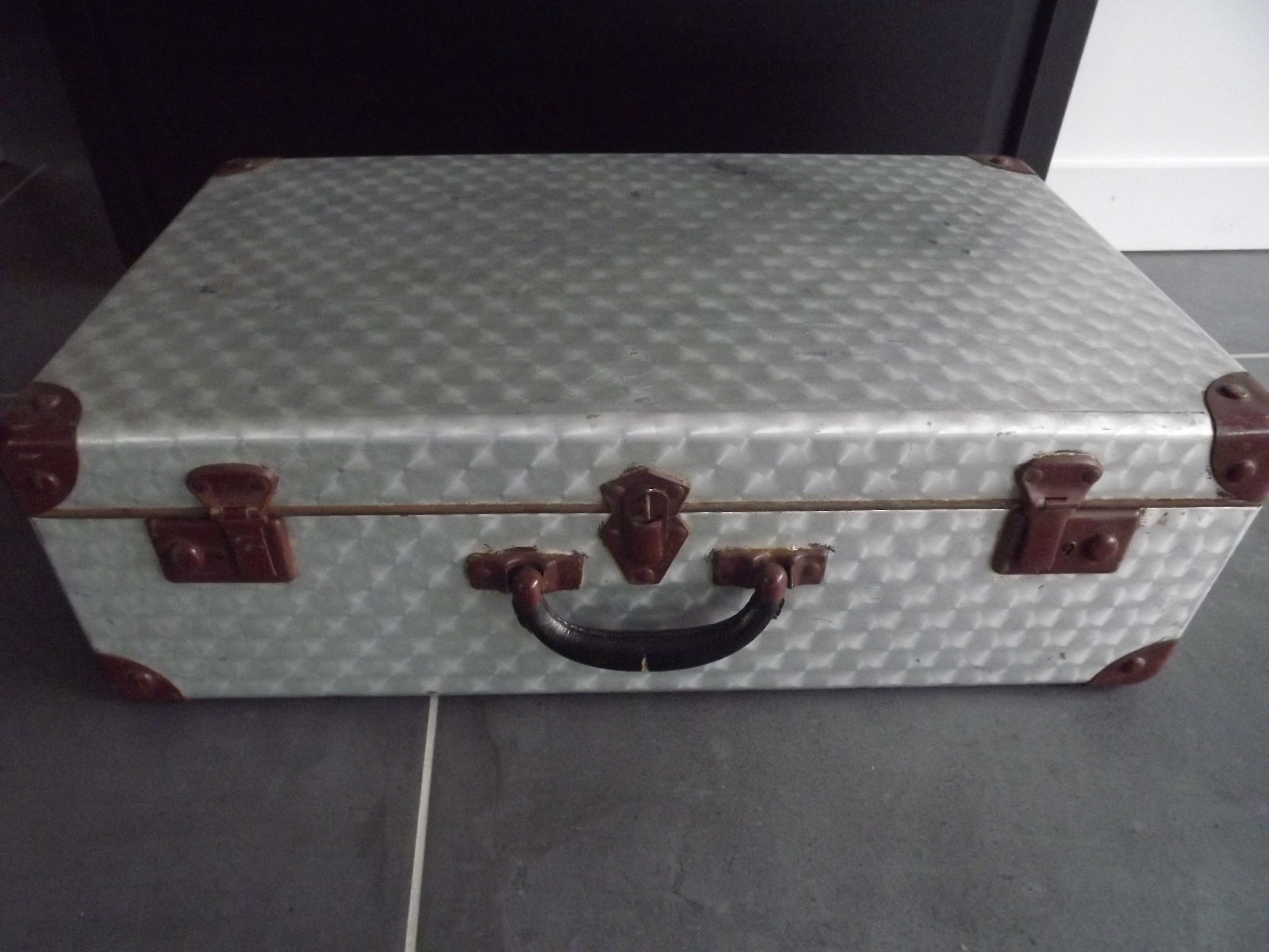 Vintage Indus metal travel suitcase 60