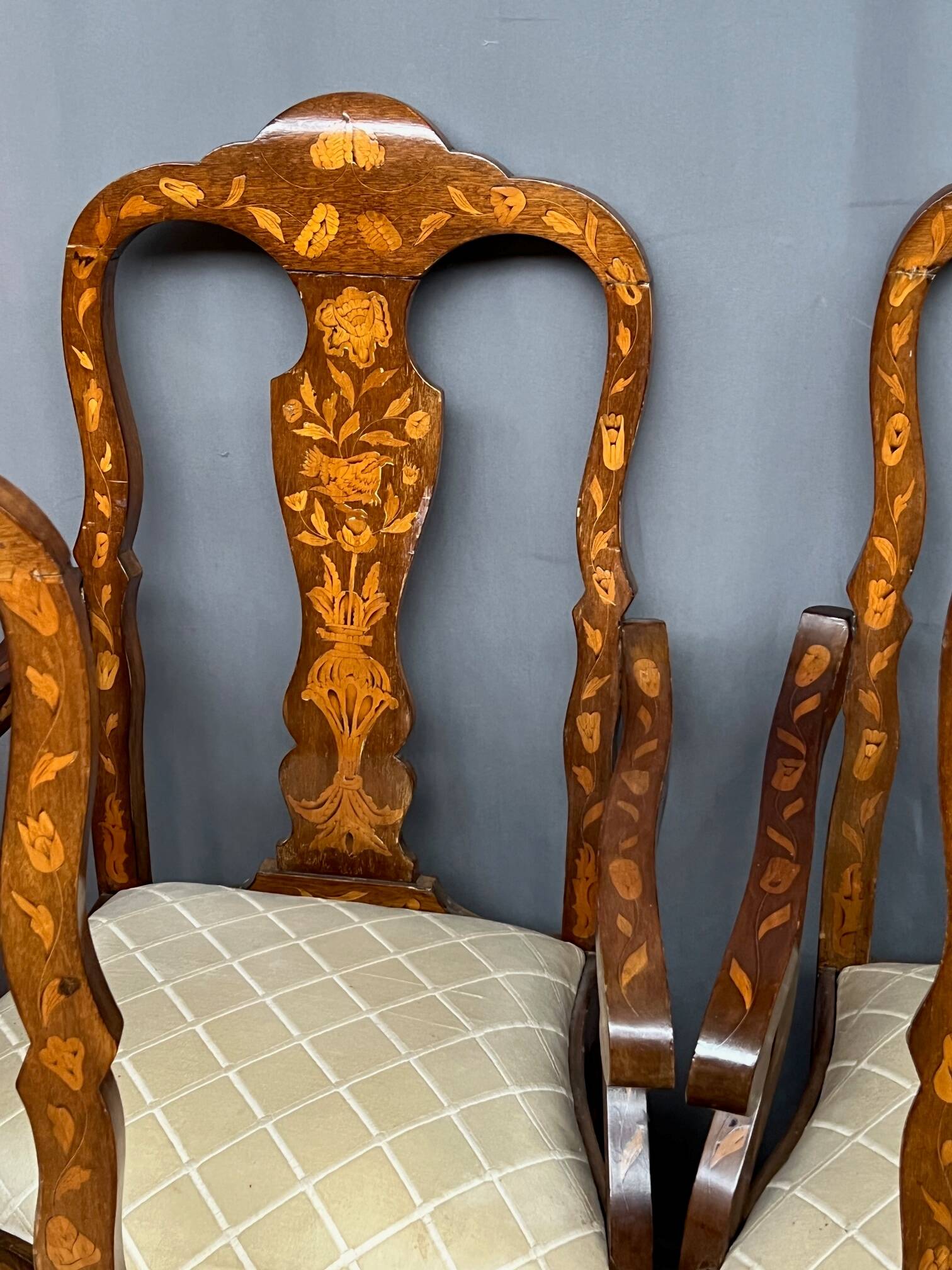 Ensemble de deux fauteuils et six chaises XVIIIe siècle.