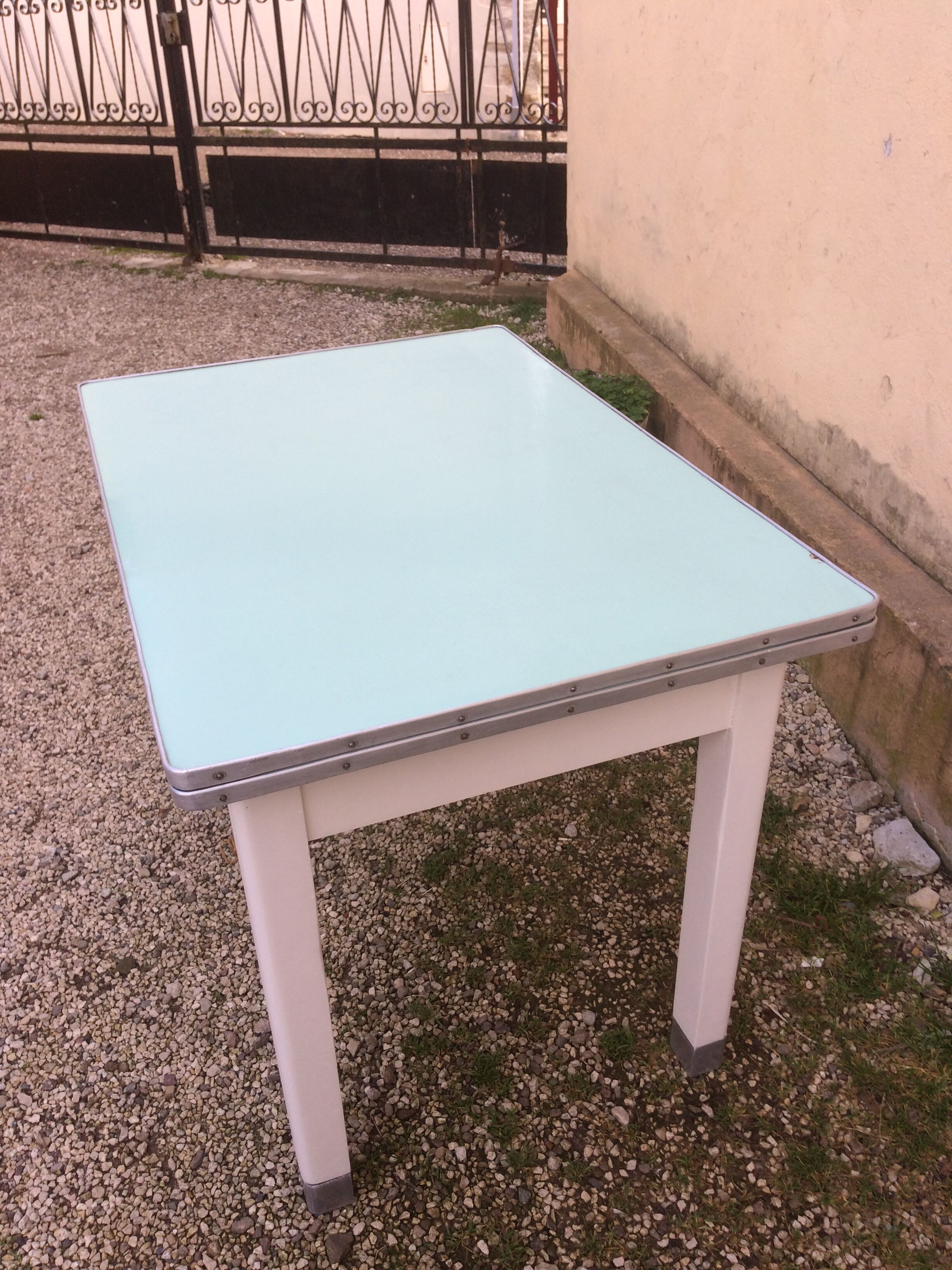 Formica table and wood extensions