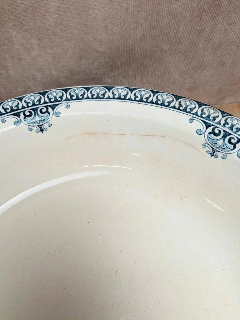 Shallow dish Terre de Fer St Amand model Andrinople