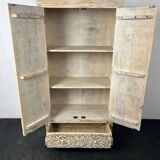 Armoire ancienne en bois blanc