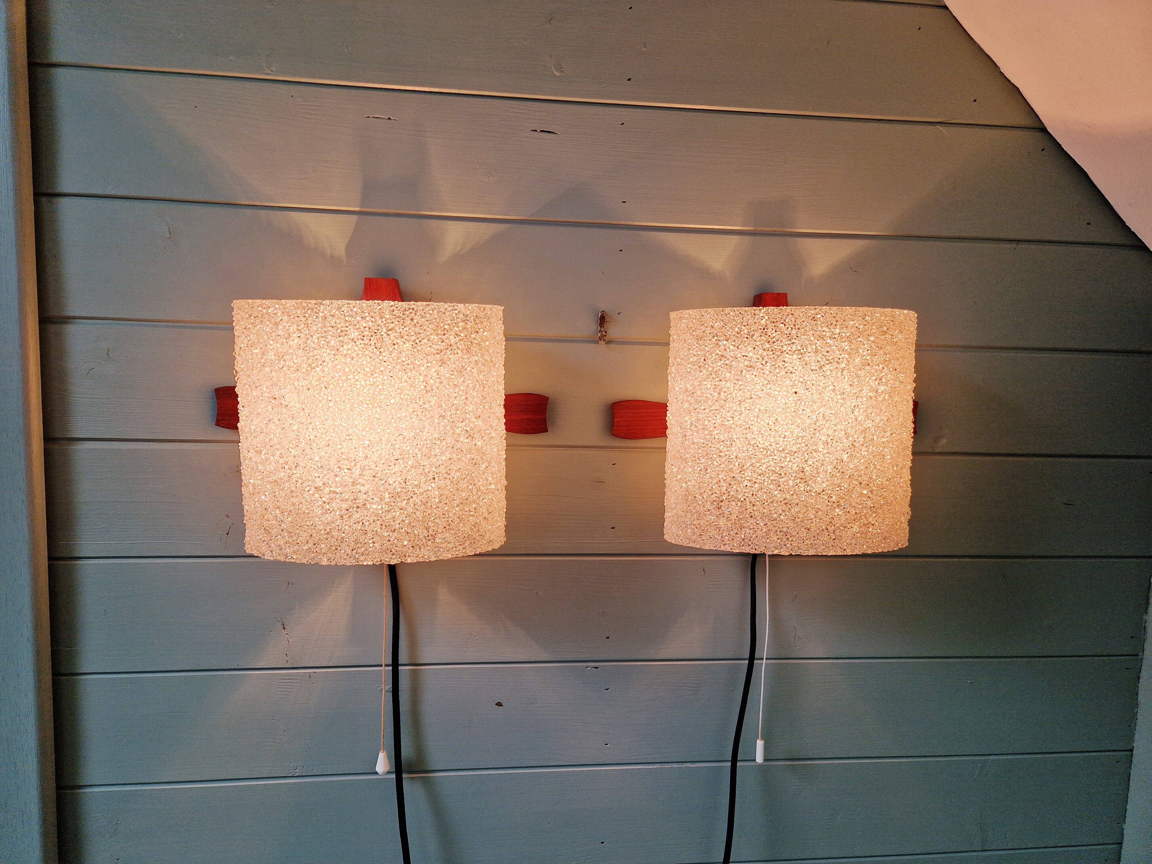Pair of Scandinavian wall sconces in teak and plastic resin, 1960.