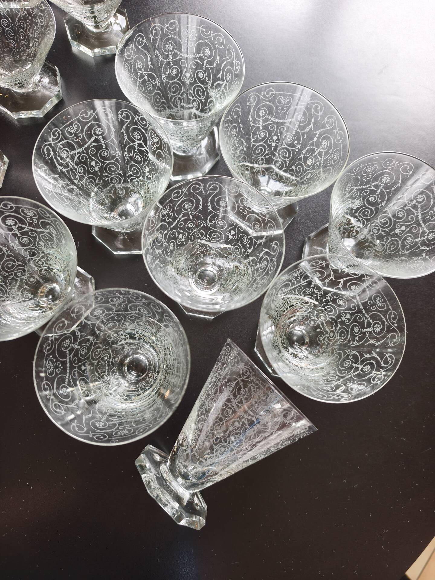 Lot de 34 magnifiques verres en cristal Baccarat