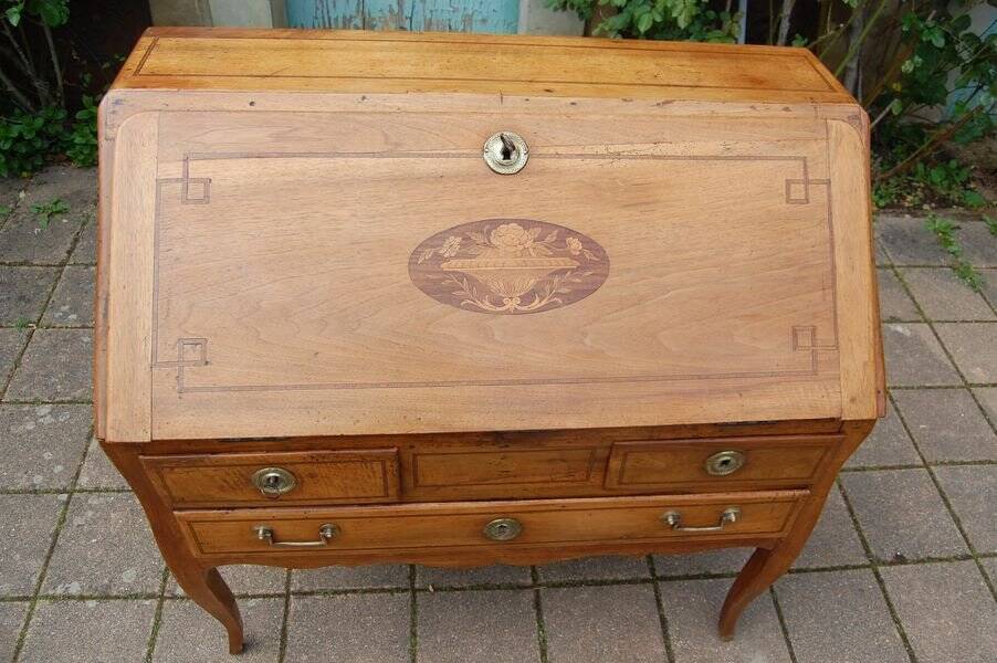 Louis XVI period walnut sloping desk from the 18th century