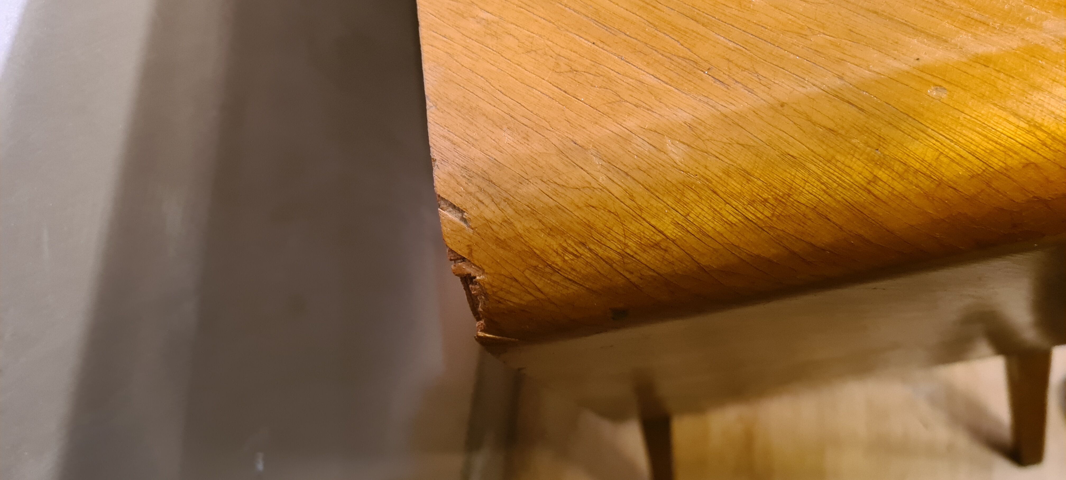 Table de chevet en marqueterie