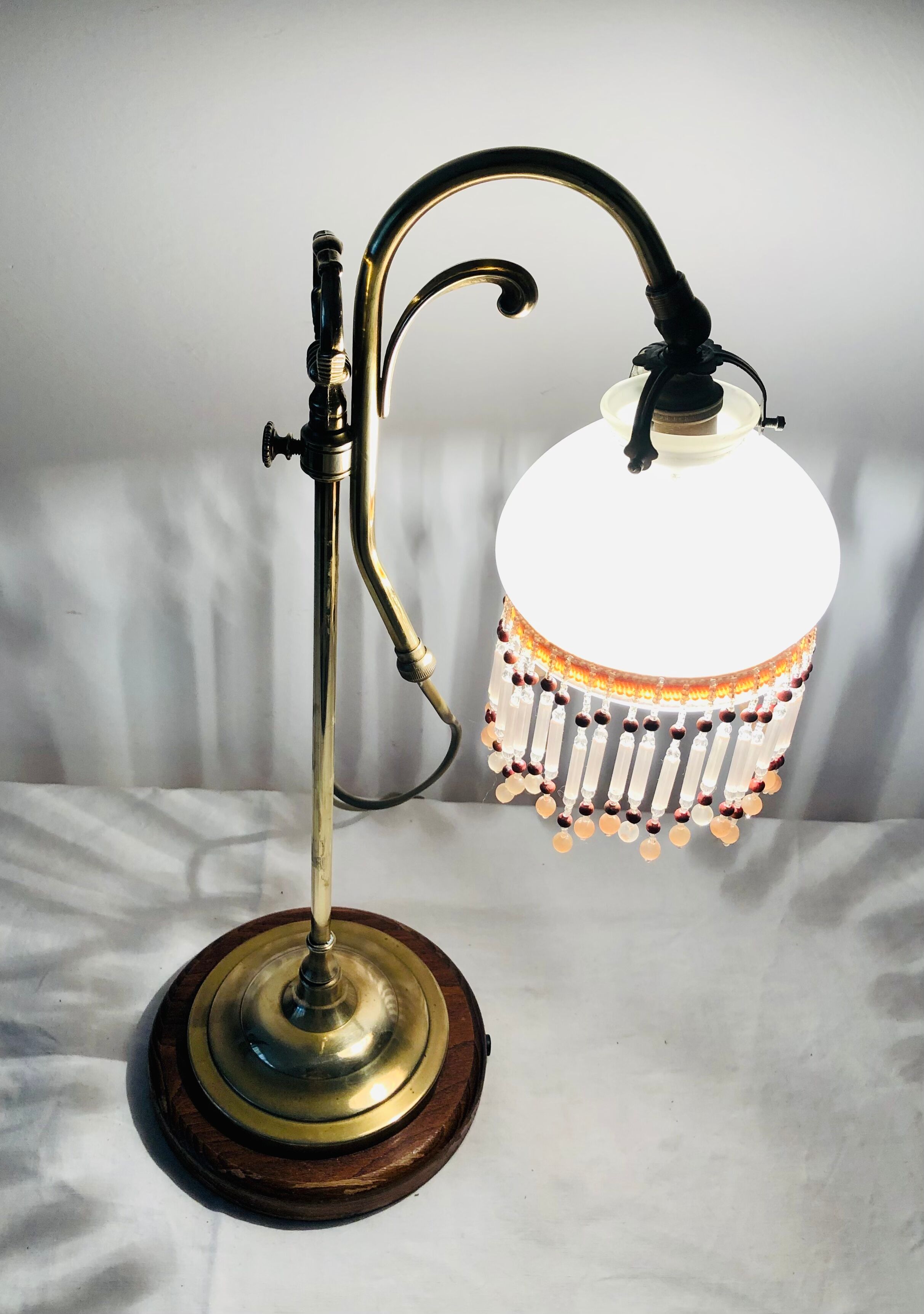 Old lamp adjustable on foot tulip golden brass.