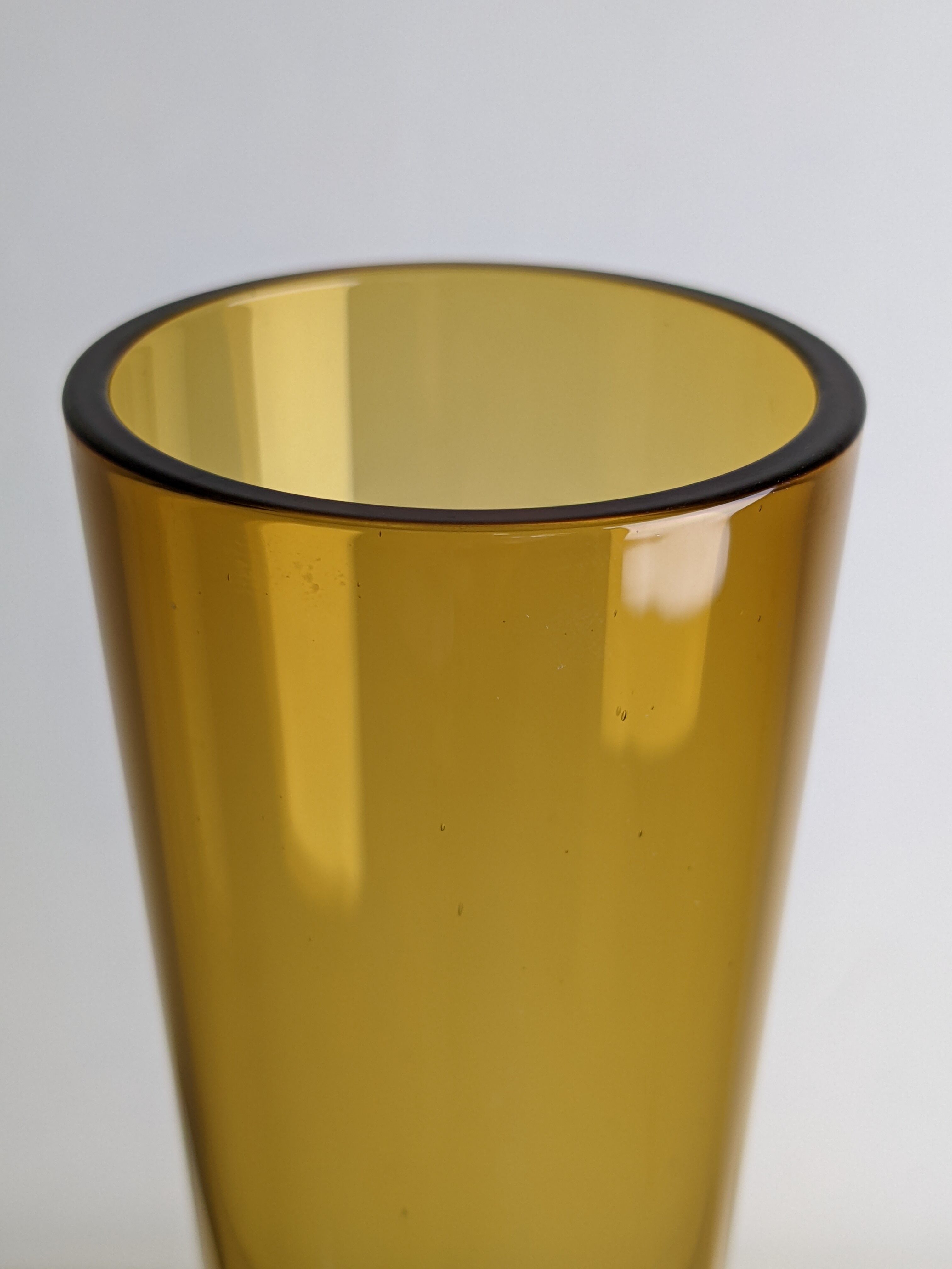 Large scandinavian vase in blown glass by arthur percy for gullaskruf, sweden - 50s