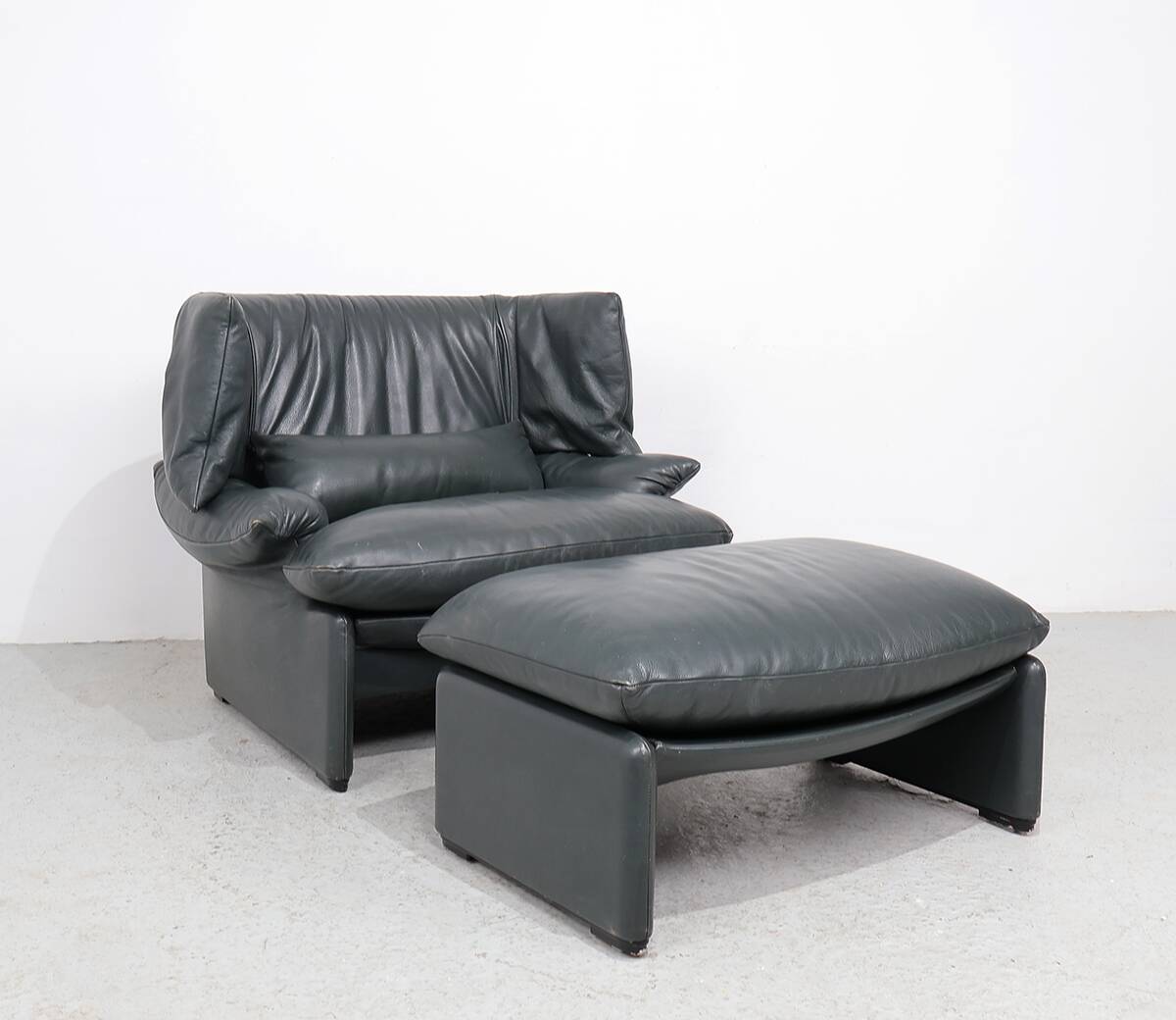 Cassina Portovenere set leather lounge chairs with ottoman