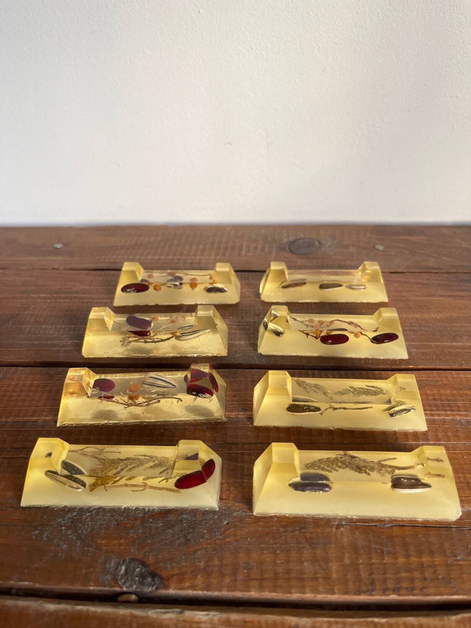 8 knife holders