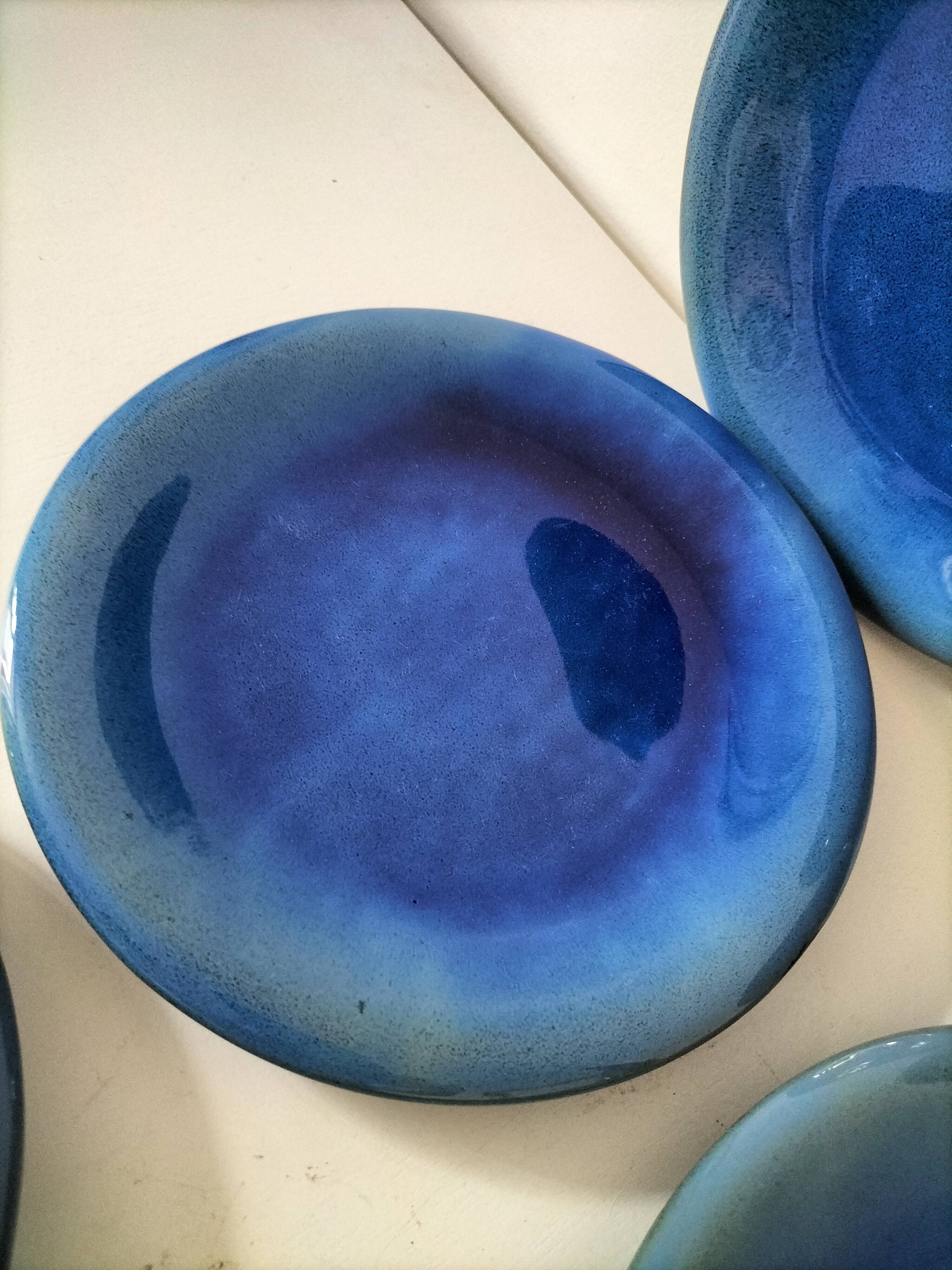 6 grandes assiettes plates en grès bleu cobalt et turquoise