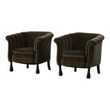 Mid-20th century, pair of Danish shell lounge chairs in green velvet, 1940s.