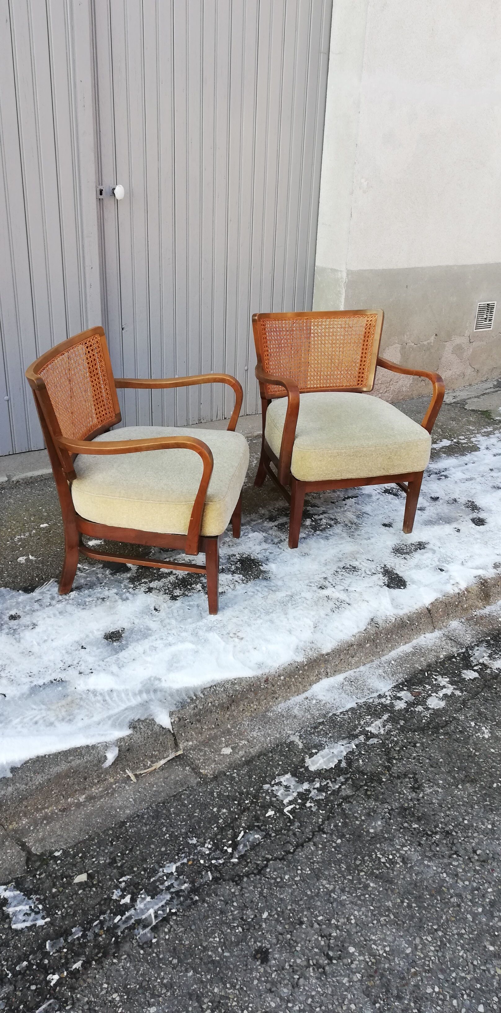 Paire de fauteuils vintage cannage