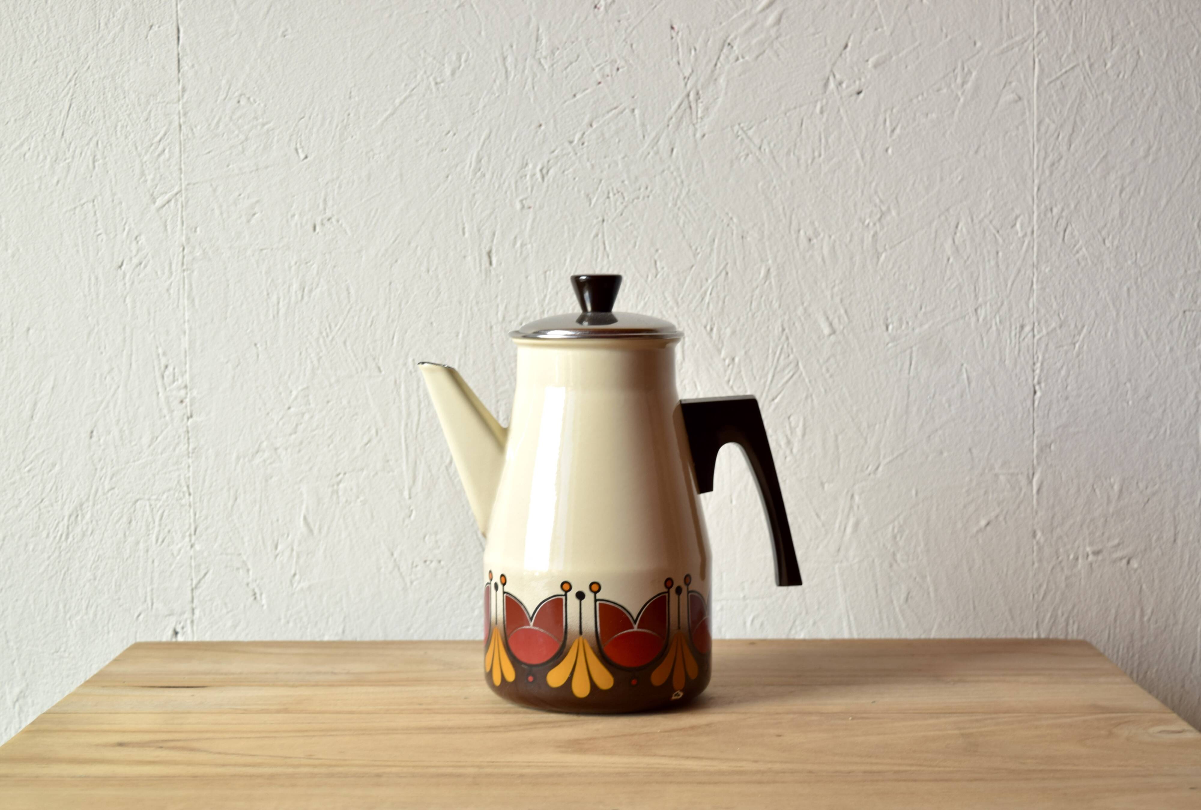Vintage enameled metal and Bakelite coffee maker - 1960s