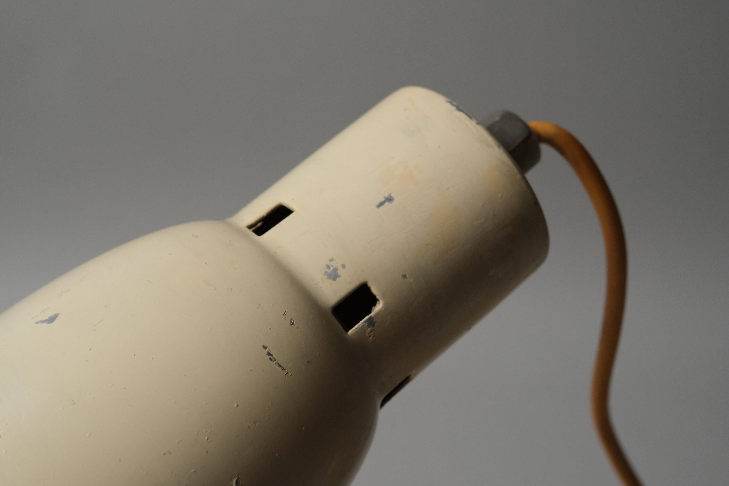 Lampe de bureau articulée Bauhaus type Kandem, émail crème, Allemagne 1930s