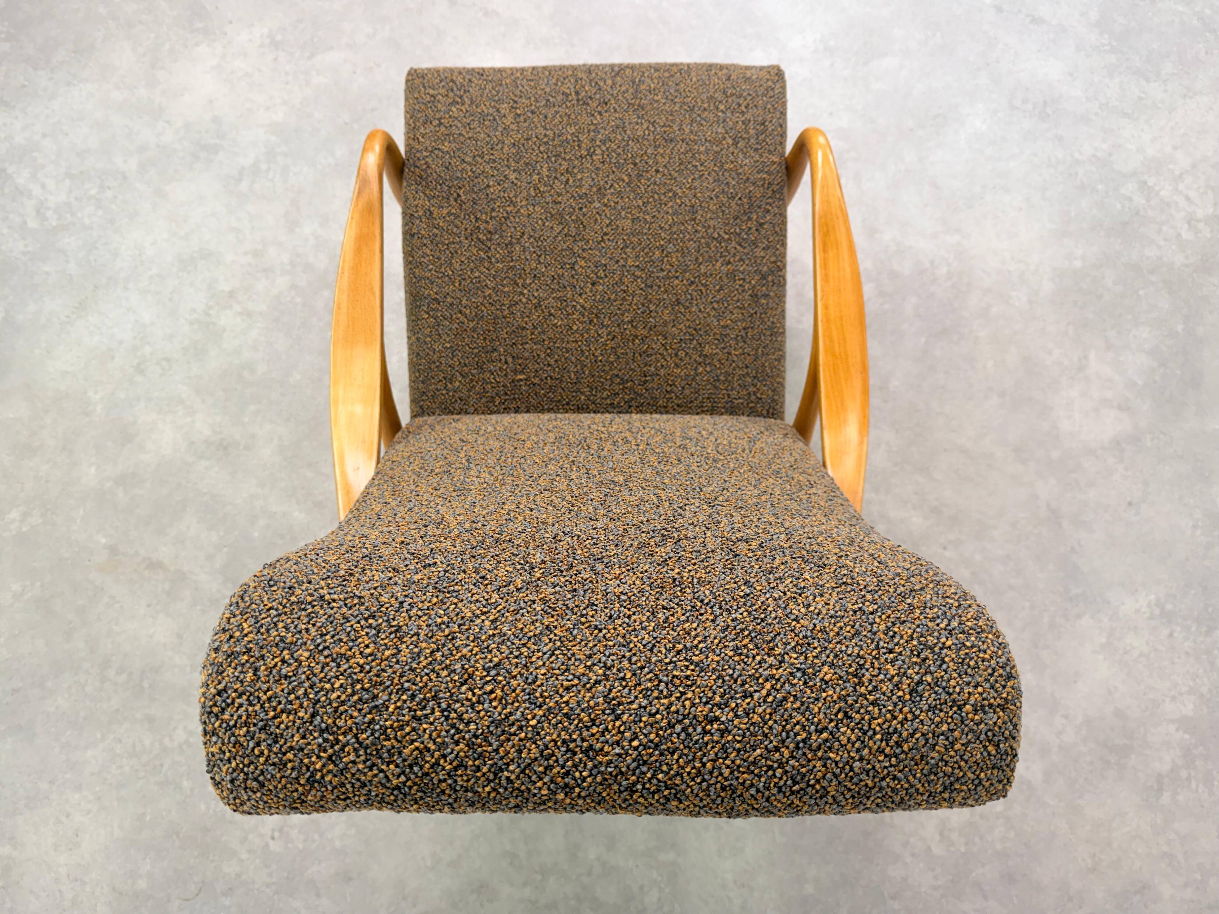 Mid-century modern armchairs Ton 947 by Antonín Šuman