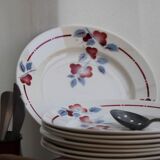 Set of 8 flat ceramic plates