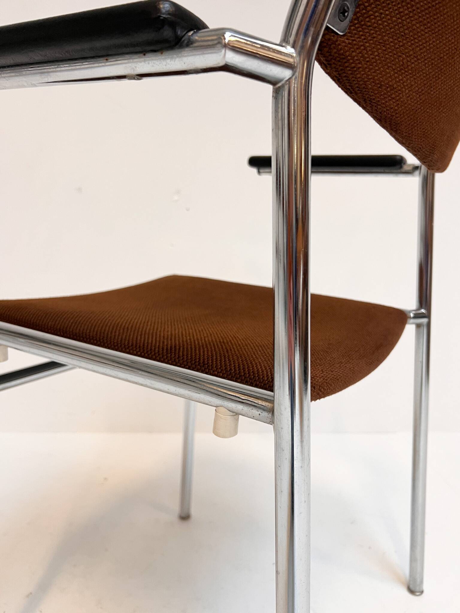 Set of 6 stackable chairs in rust colour by Gijs van der Sluis, 1970s.