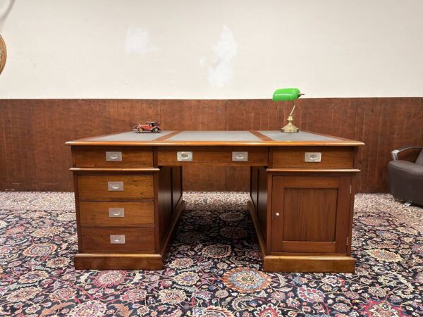 Grand bureau Chesterfield anglais classique Partnerdesk