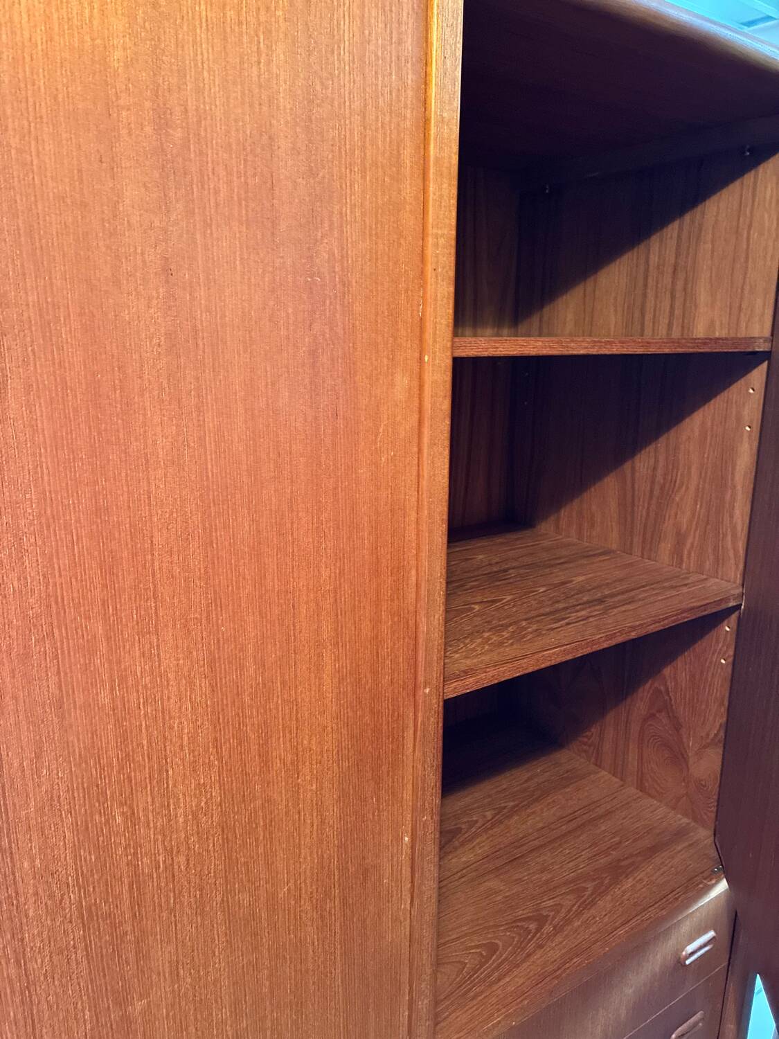 Armoire vintage scandinave en teck massif dressing 1960