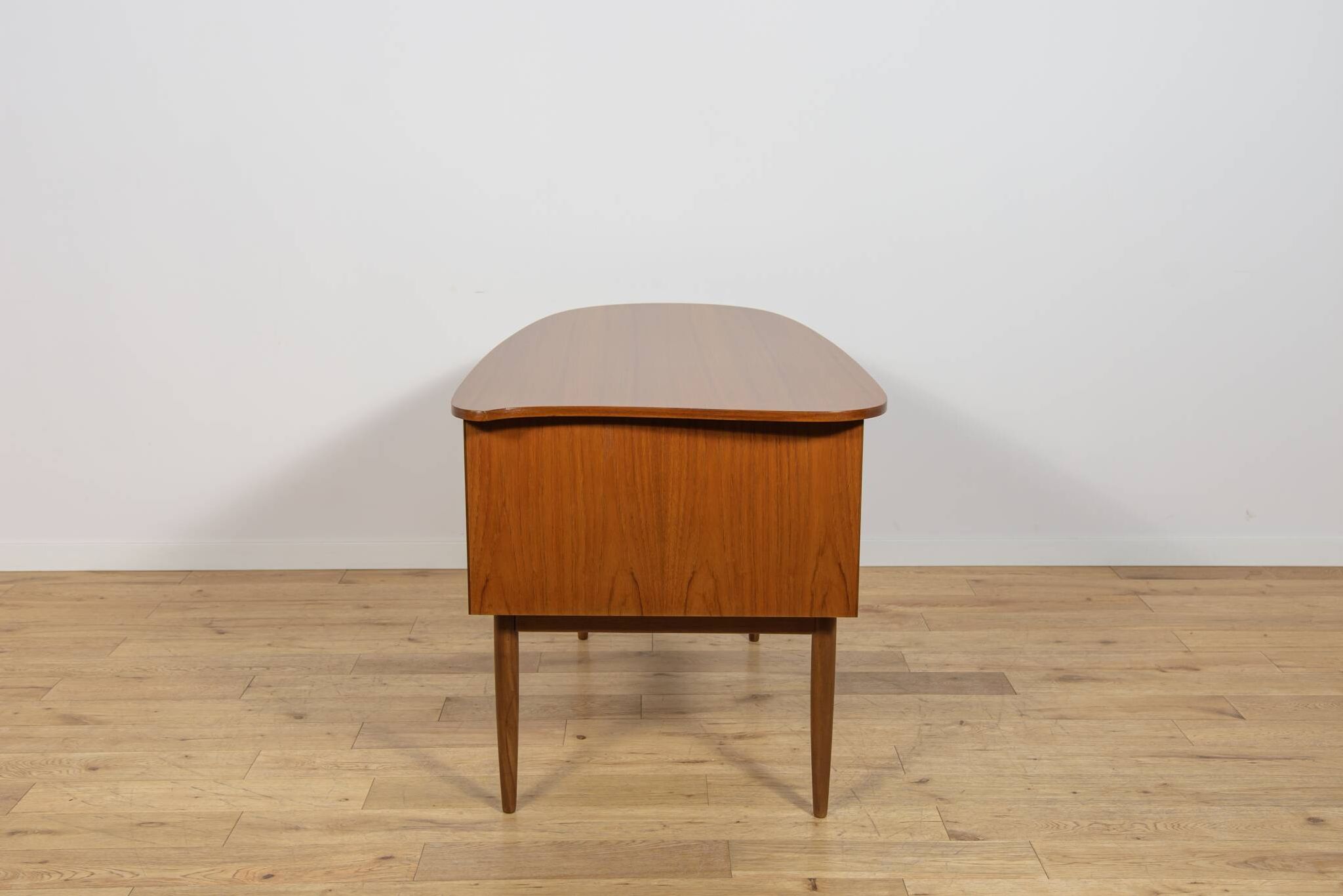 Mid-Century Freestanding Teak Kidney Desk, Denmark, 1960s