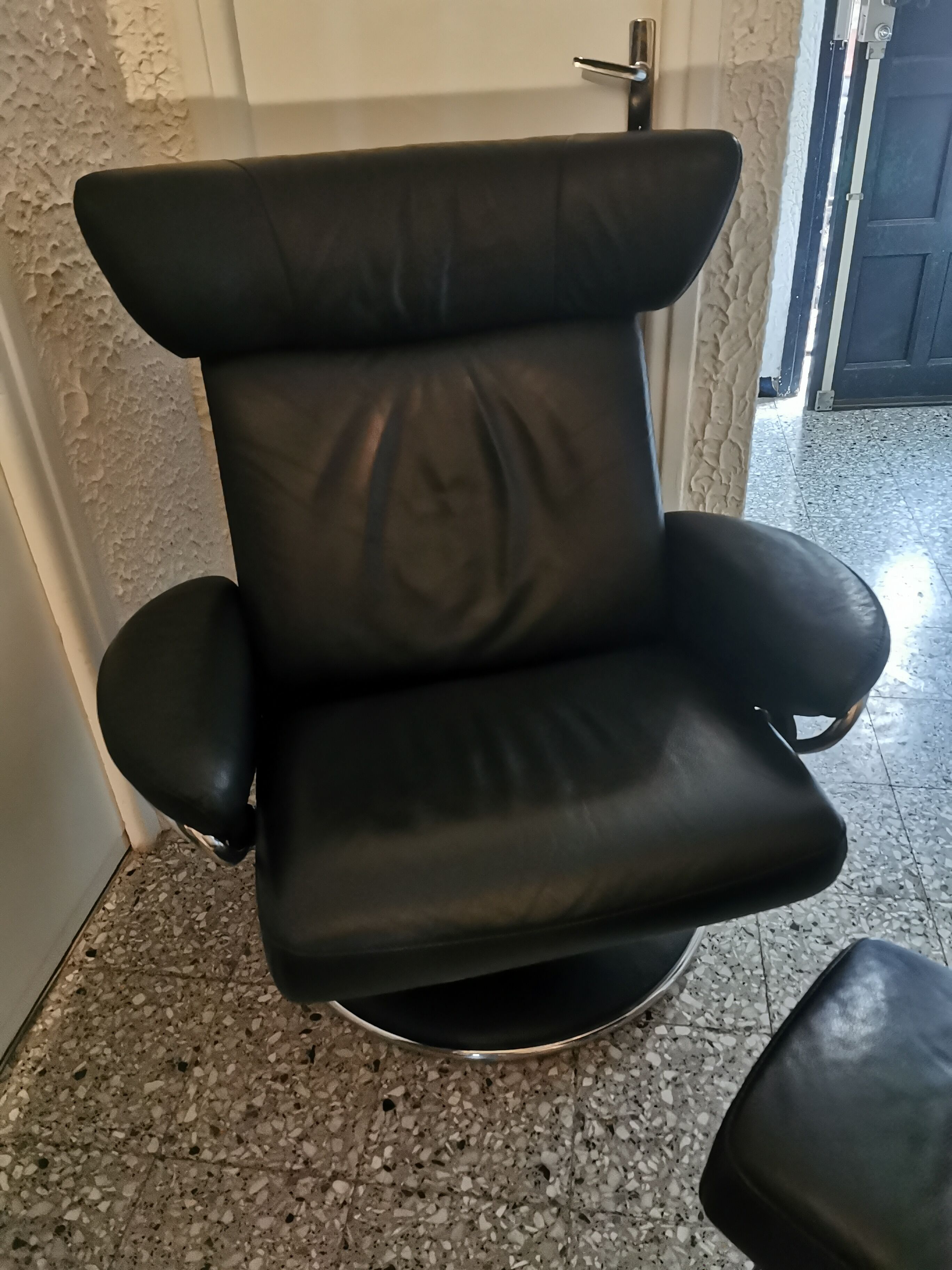Stressless chair ekorness jazz grained leather and his foot rests