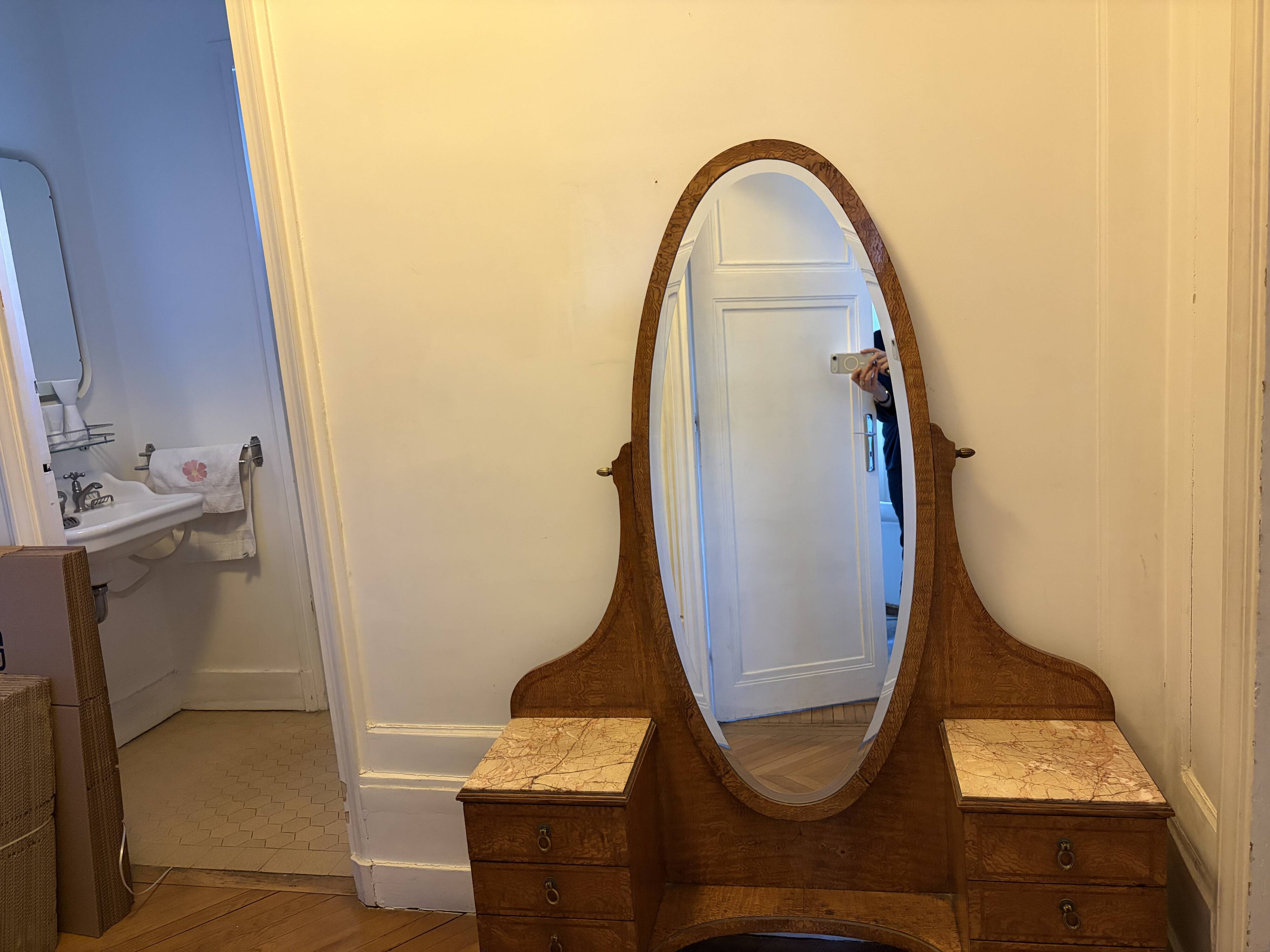 Art Deco hairdresser