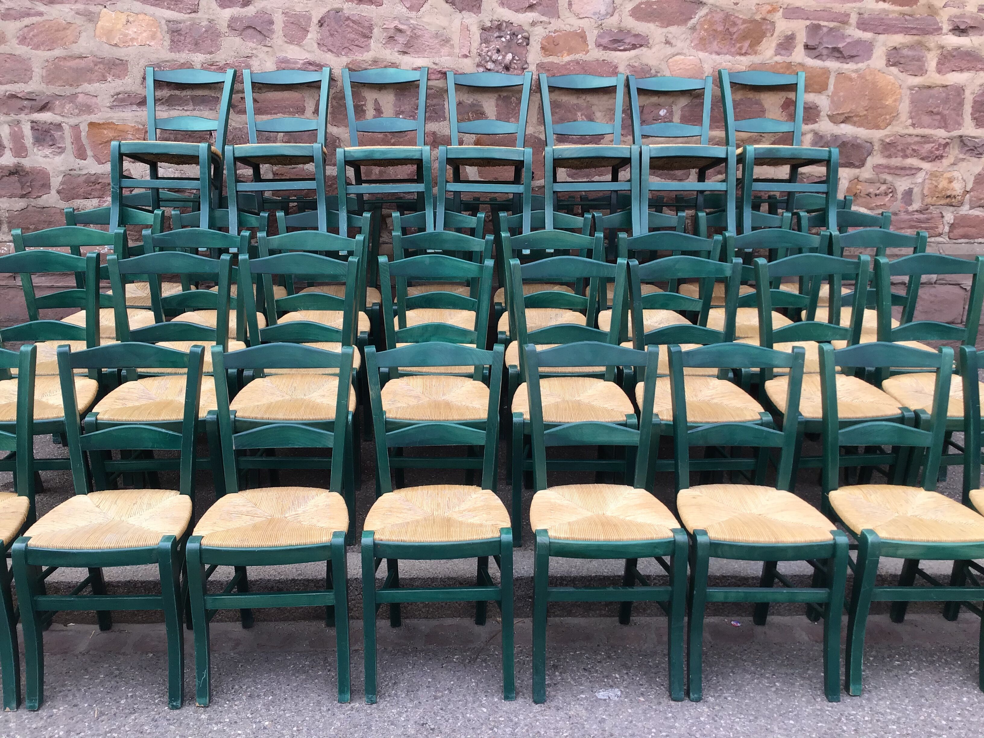 Lot de 70 chaises bistrot restaurant vintage