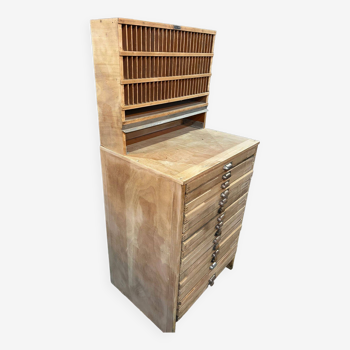 Trade furniture with printing lockers