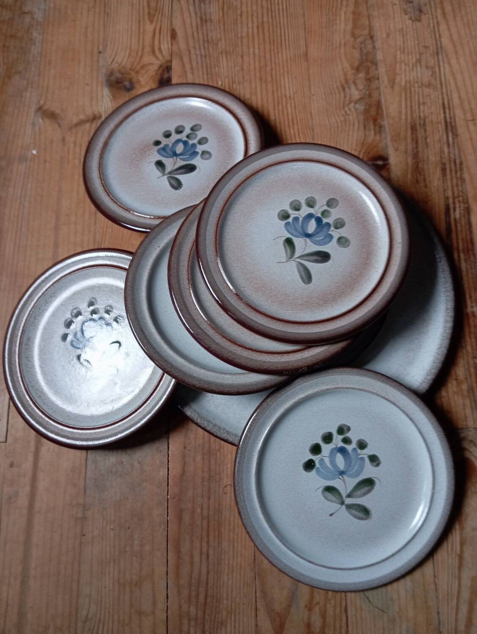 8 dessert plates + brown/blue stoneware tart dish, Fanchon model by MBFA Pornic, 1970s