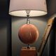 Lampe à poser en marbre rouge - style Barbier 1970