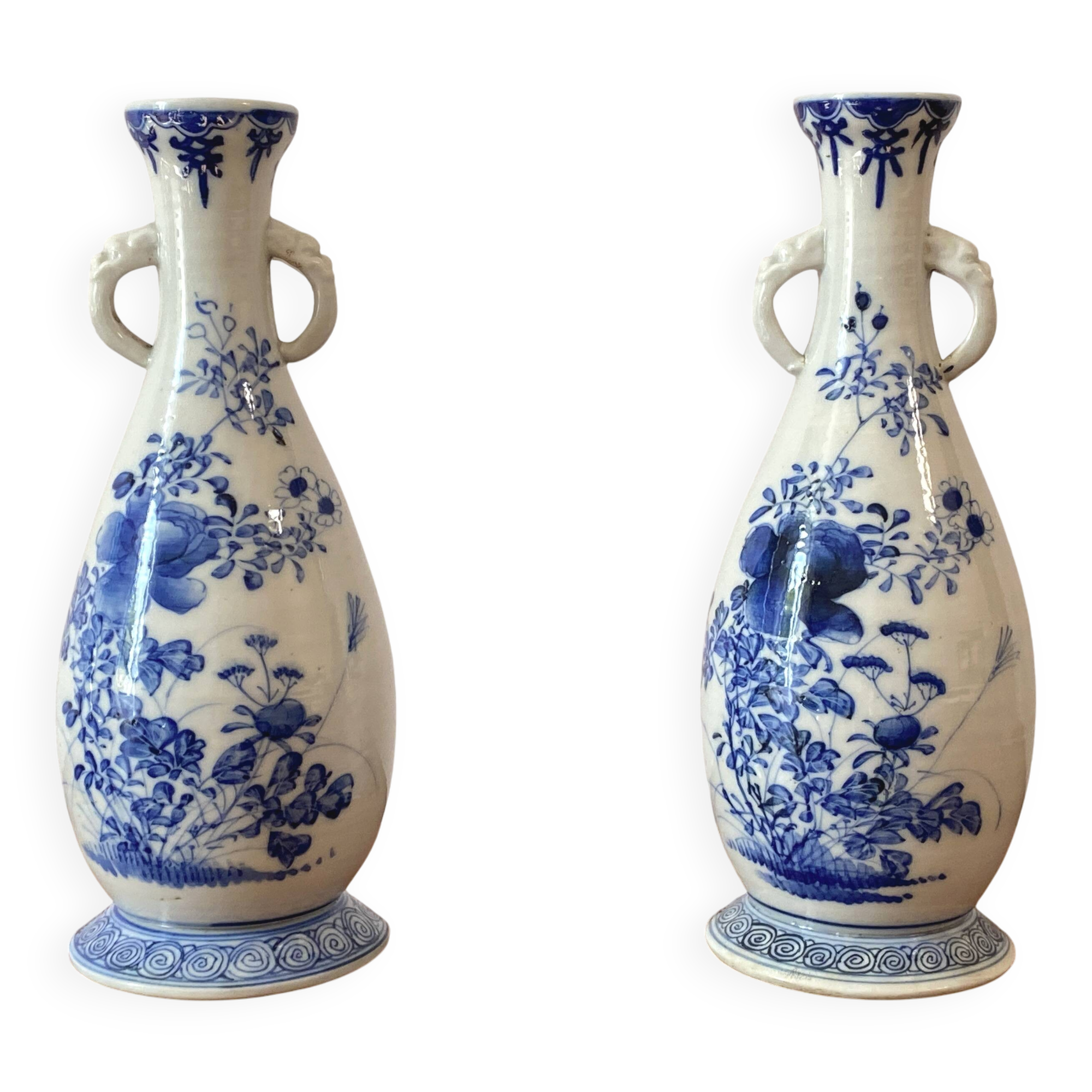 Old pair of blue and white porcelain vases from Japan - in good condition.