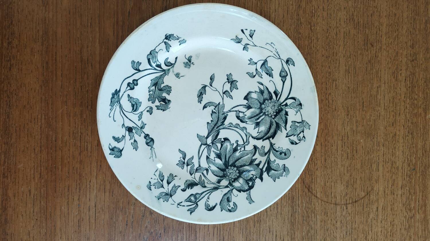 Lot 7 Terre de Feu plates from Grigny