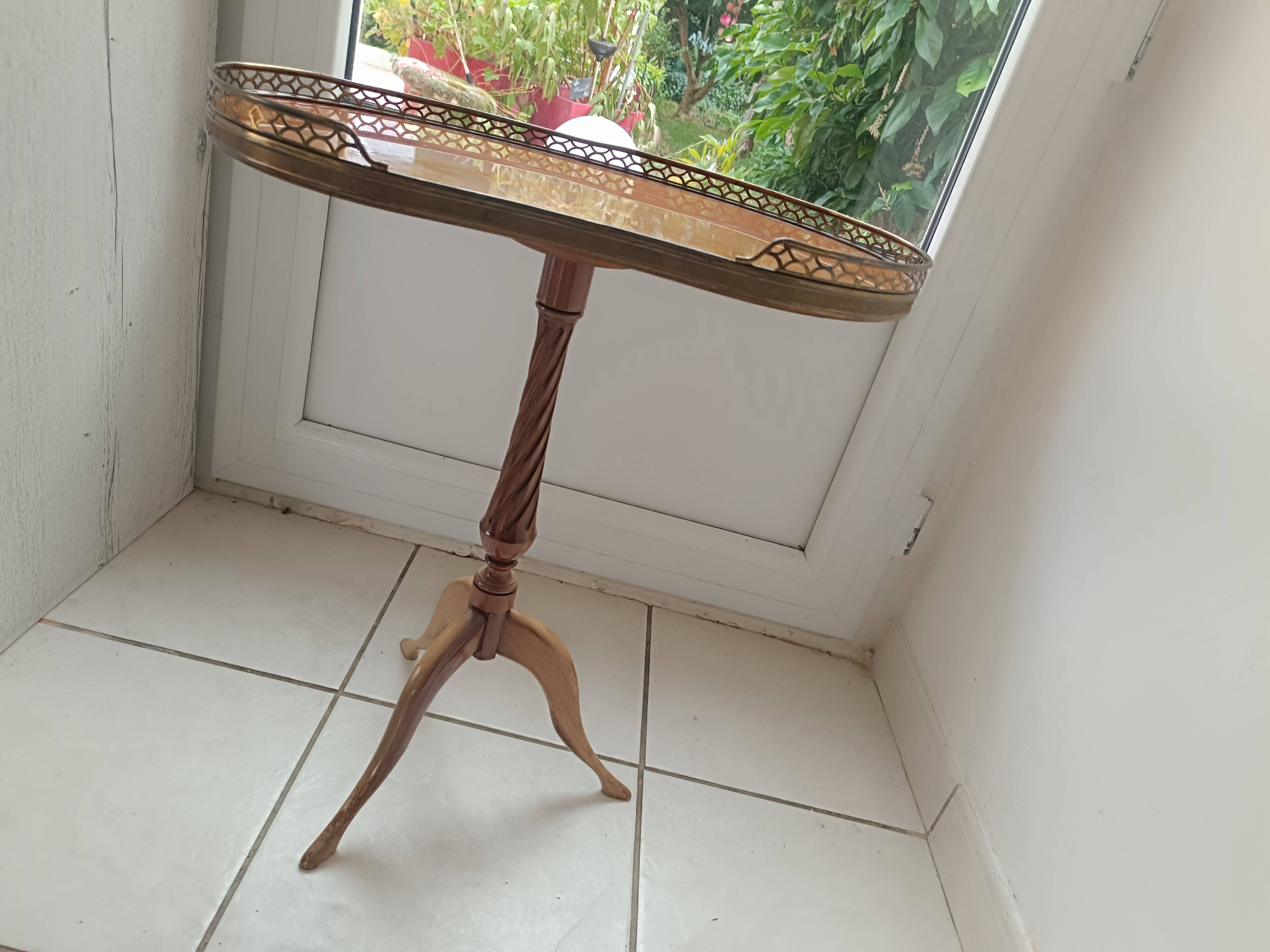 Mahogany tripod pedestal table