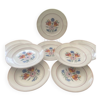 Set of 8 St Amand plates