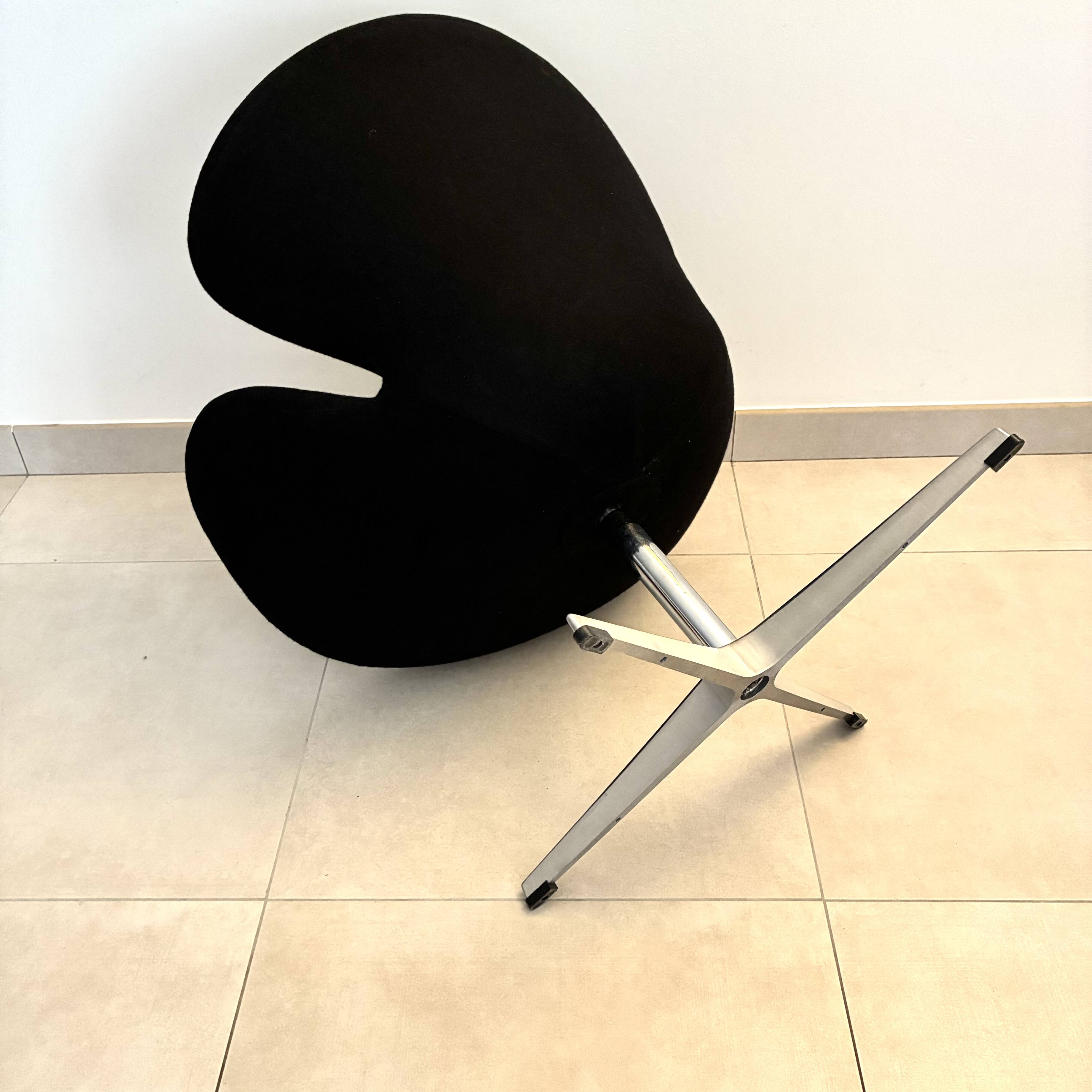 Fauteuil Pivotant Noir Style "Swan"