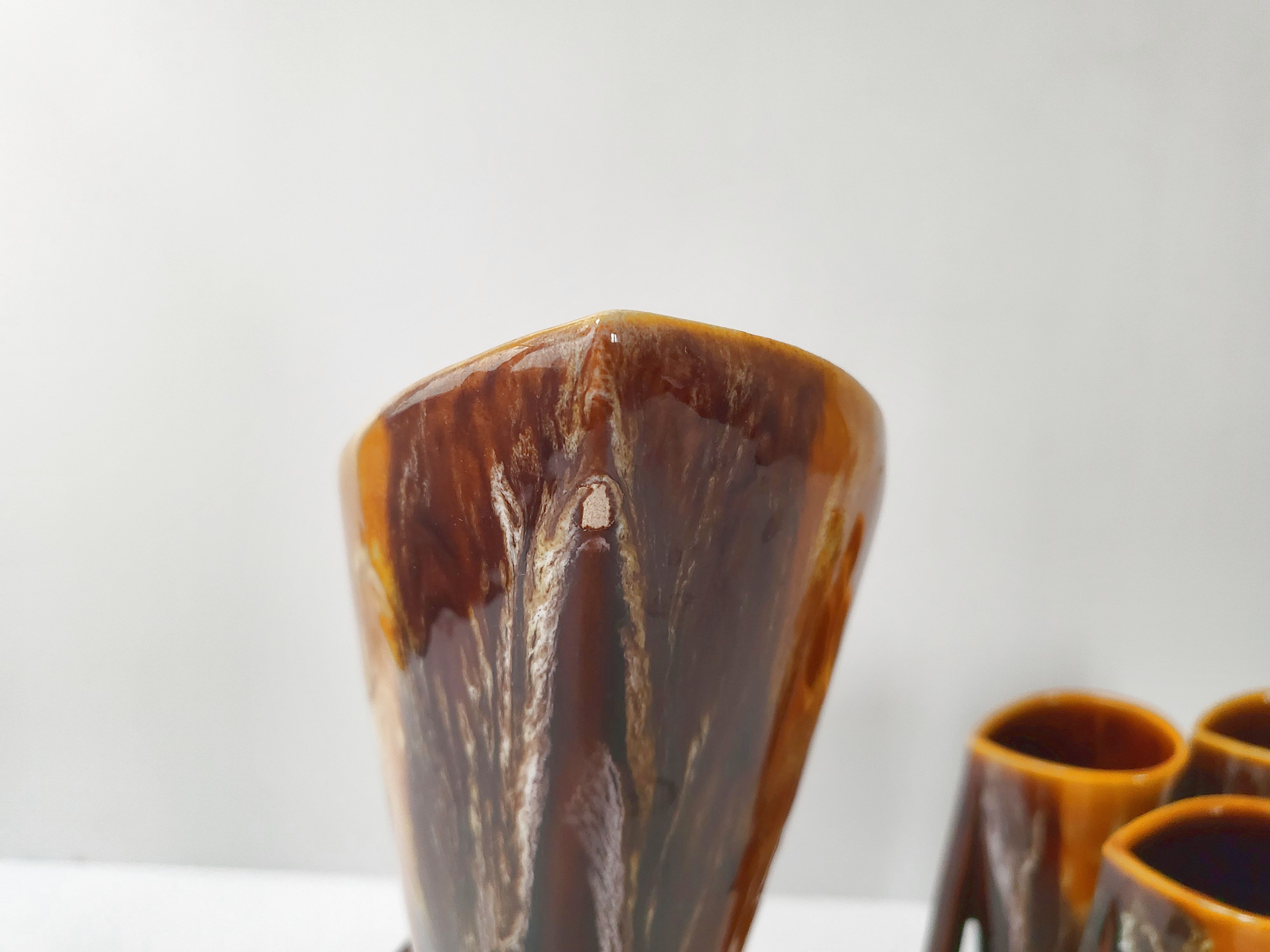 Vintage modernist decanter & glasses