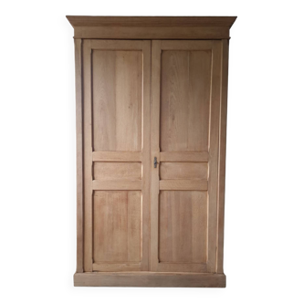 Armoire parisienne