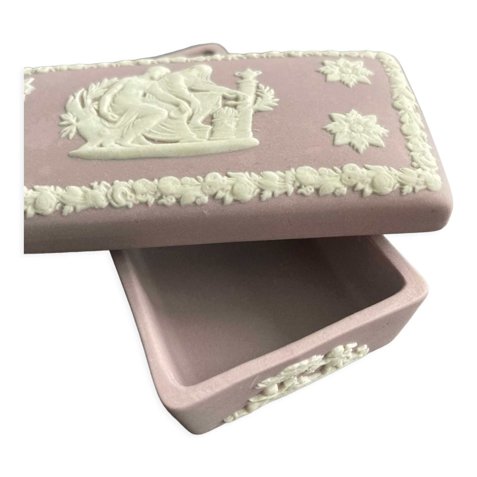 Pink "jasperwaer" biscuit box signed Wedgwood