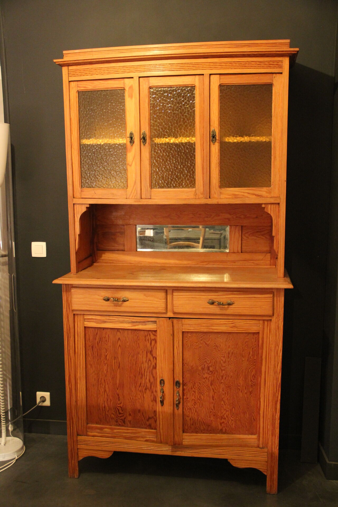 Double-body cabinet in varnished pine sun tones