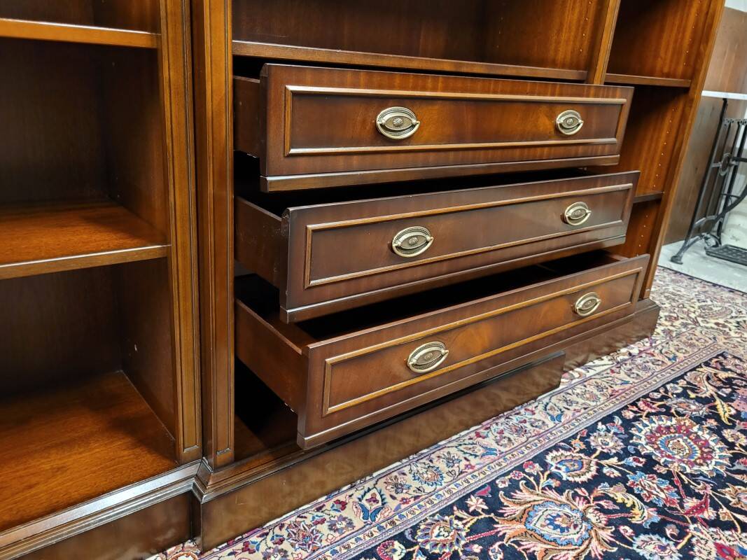 Classic English Heldense Exclusive Bookcase