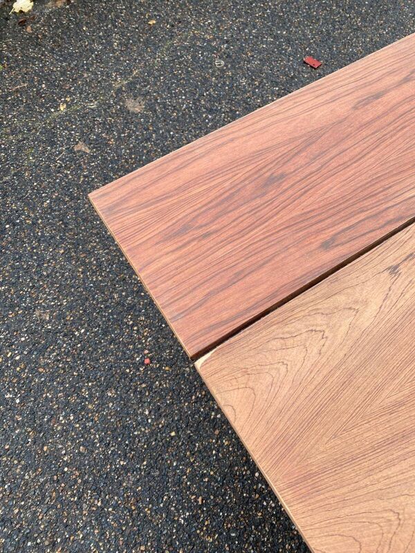 Table basse relevable en bois brut, restaurée
