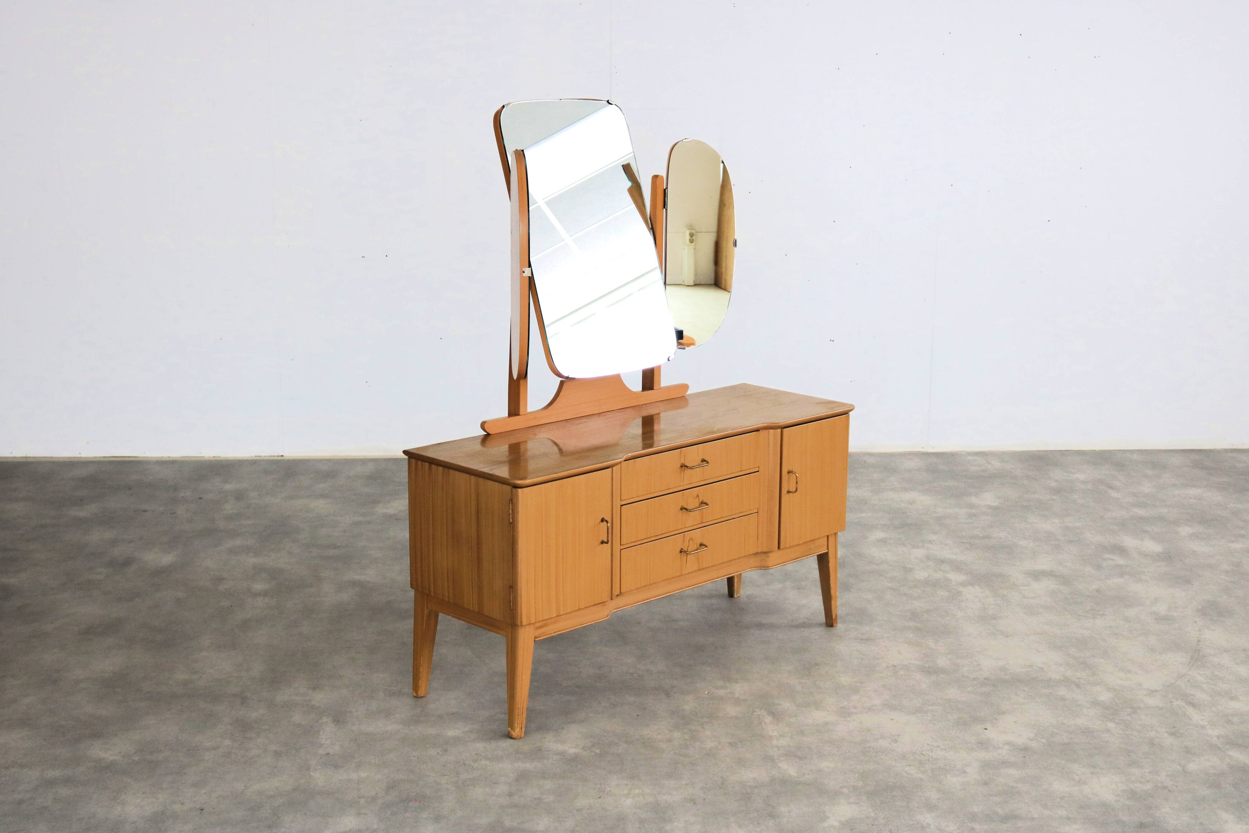 Coiffeuse en bois, laiton et verre, Suède années 1960