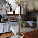 Eyeball desk lamp adjustable and steerable